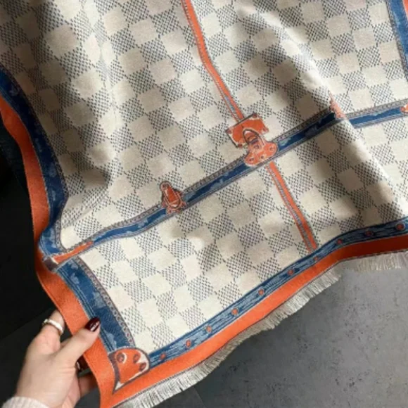 ⭐Gorgeous Cashmere Shawl /Scarf - Picture 3 of 5